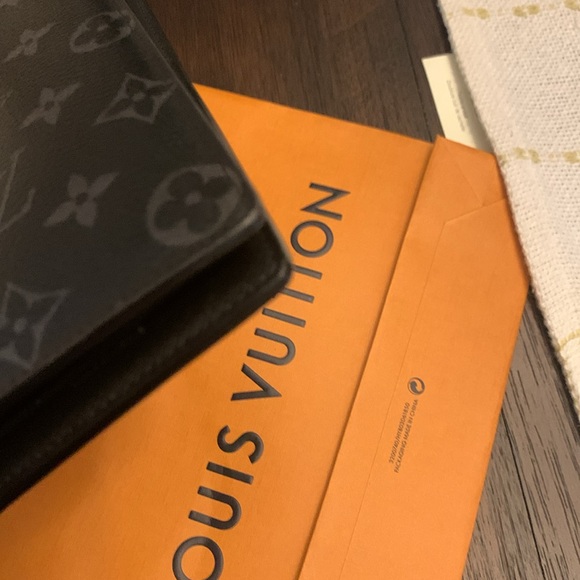 LV billfold - Picture 11 of 17